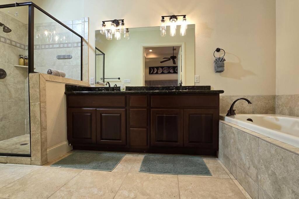 Modern Galleria Gem Private Jacuzzi 3 Br هيوستن المظهر الخارجي الصورة